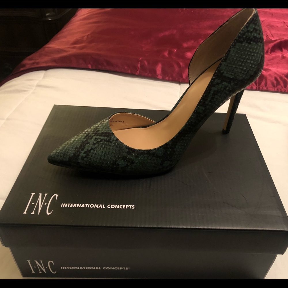 International Concepts Women’s Kenjay d’Orsay Pump